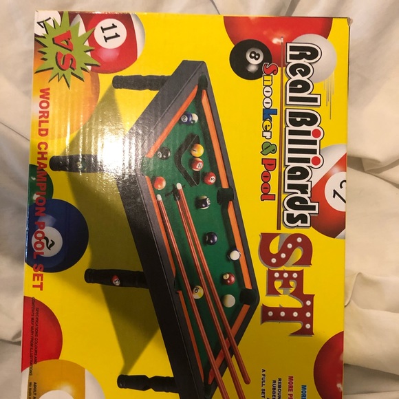 Mini pool table - Picture 2 of 6